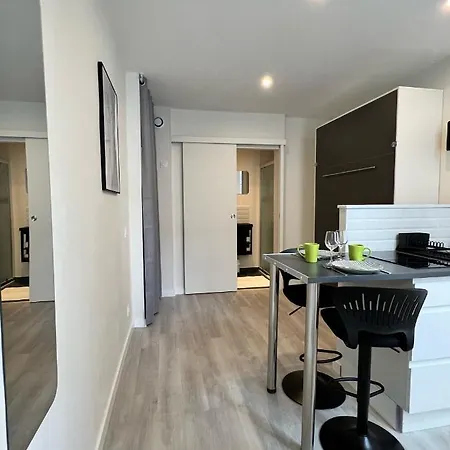 Lysbed - Desjardins Apartment