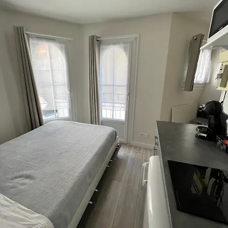 Lysbed - Desjardins Apartment